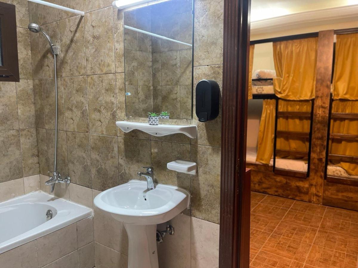 The Villa Hostel - By Lunar Abu Dhabi Ngoại thất bức ảnh