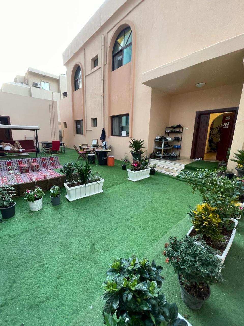 The Villa Hostel - By Lunar Abu Dhabi Ngoại thất bức ảnh