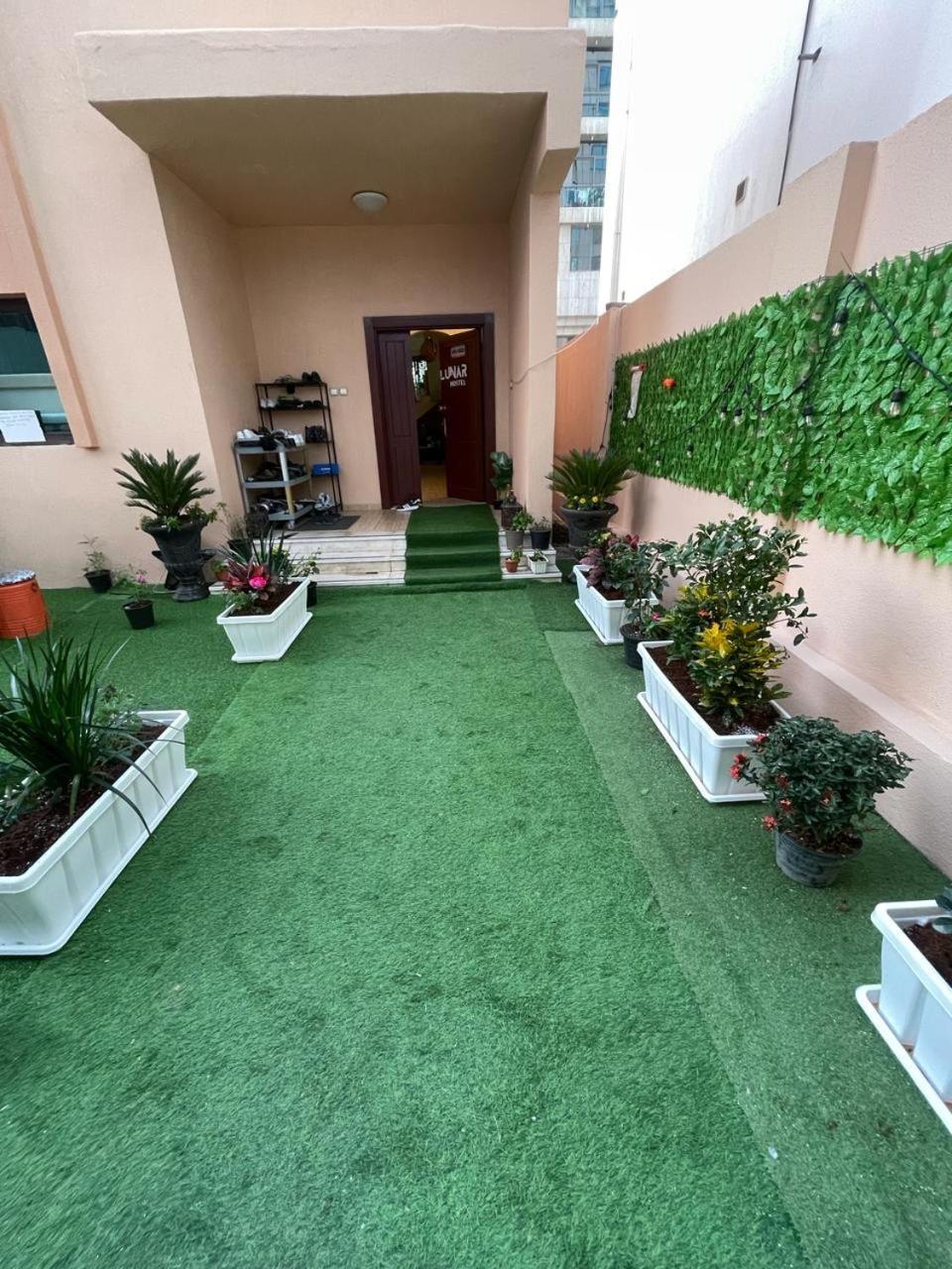 The Villa Hostel - By Lunar Abu Dhabi Ngoại thất bức ảnh