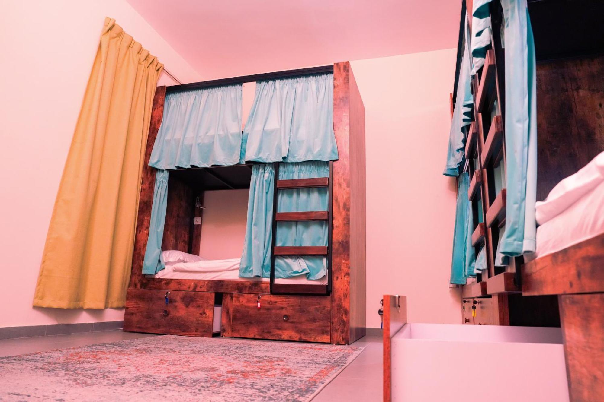 The Villa Hostel - By Lunar Abu Dhabi Ngoại thất bức ảnh