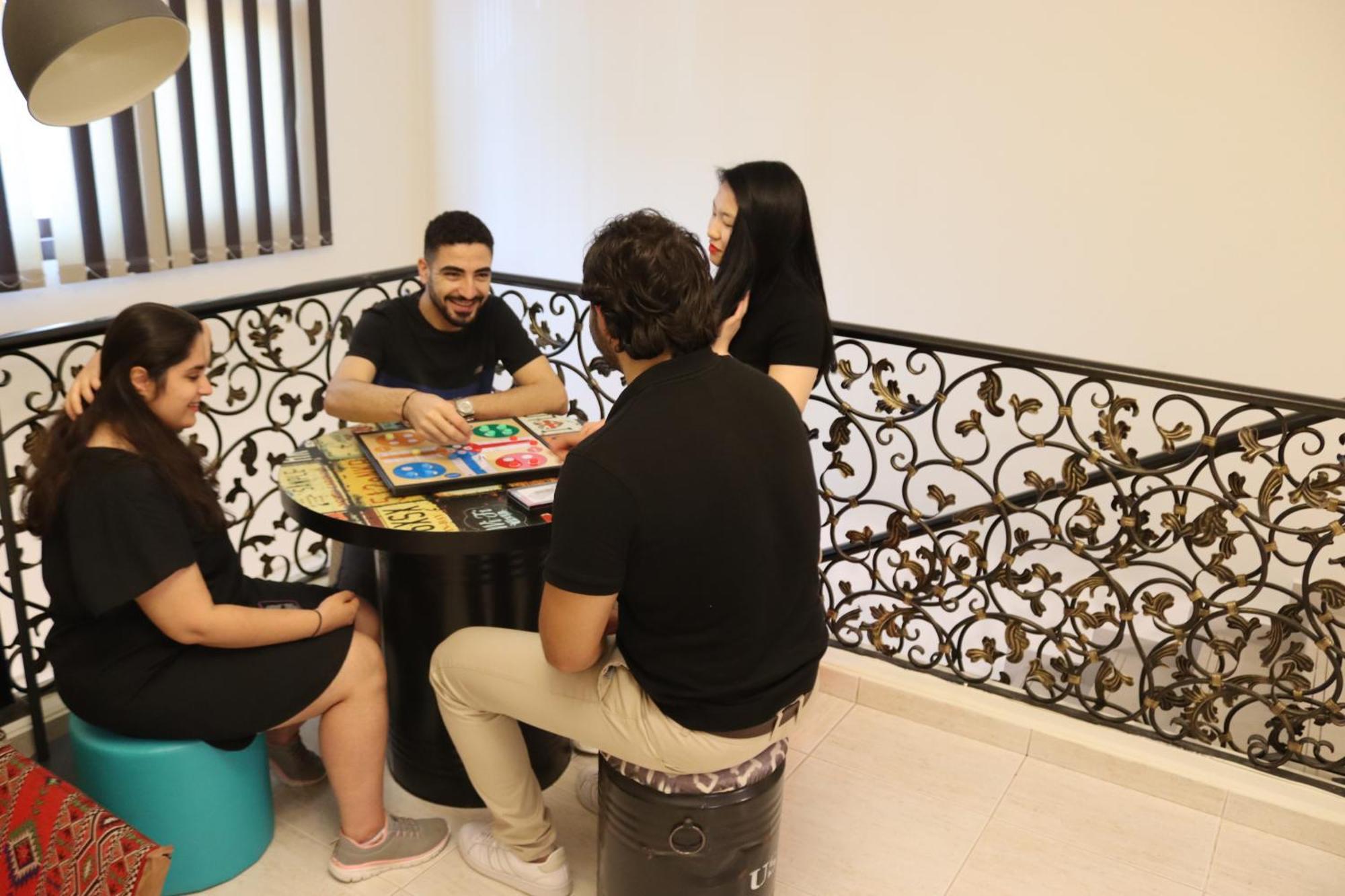 The Villa Hostel - By Lunar Abu Dhabi Ngoại thất bức ảnh