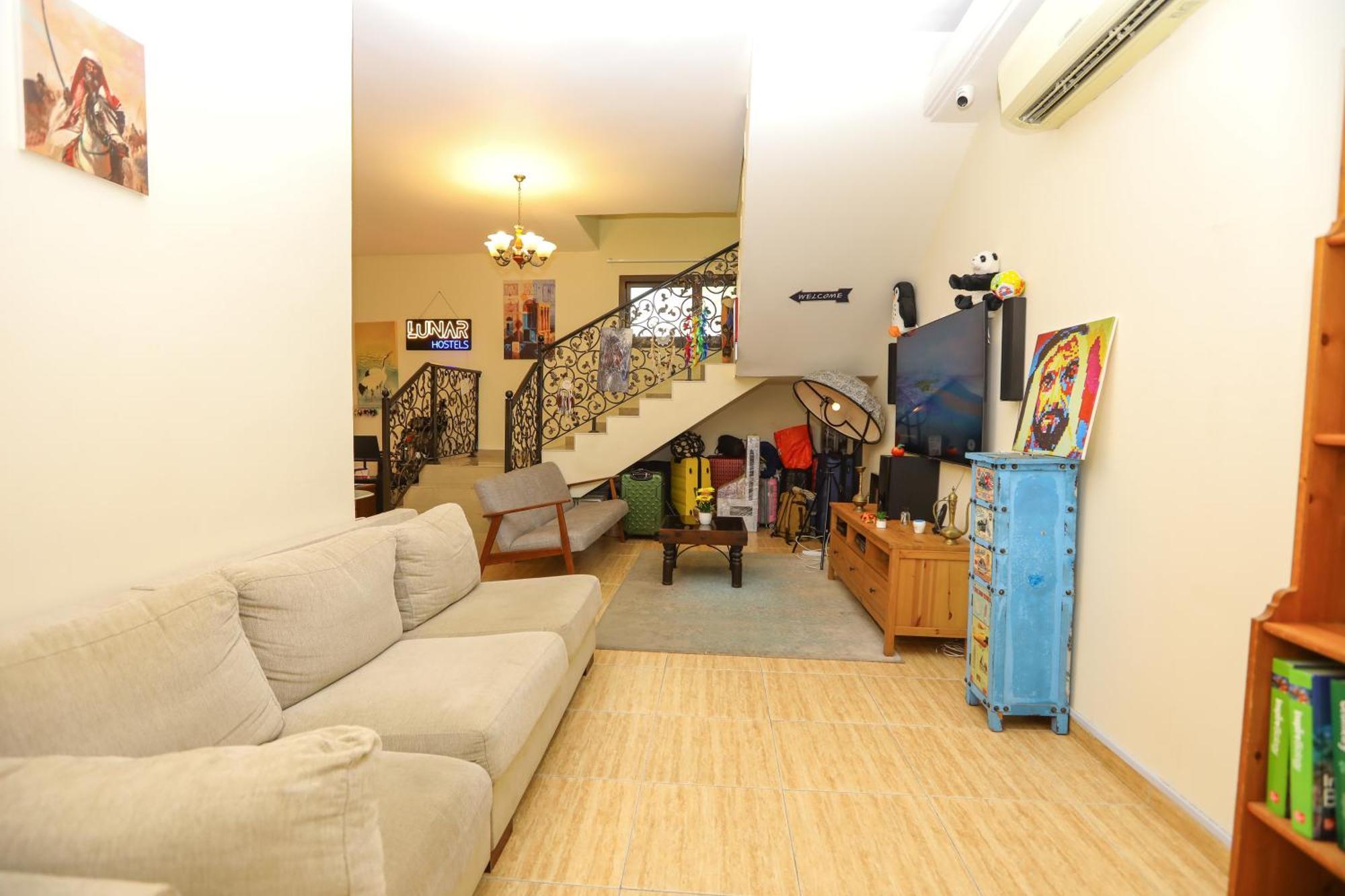The Villa Hostel - By Lunar Abu Dhabi Ngoại thất bức ảnh